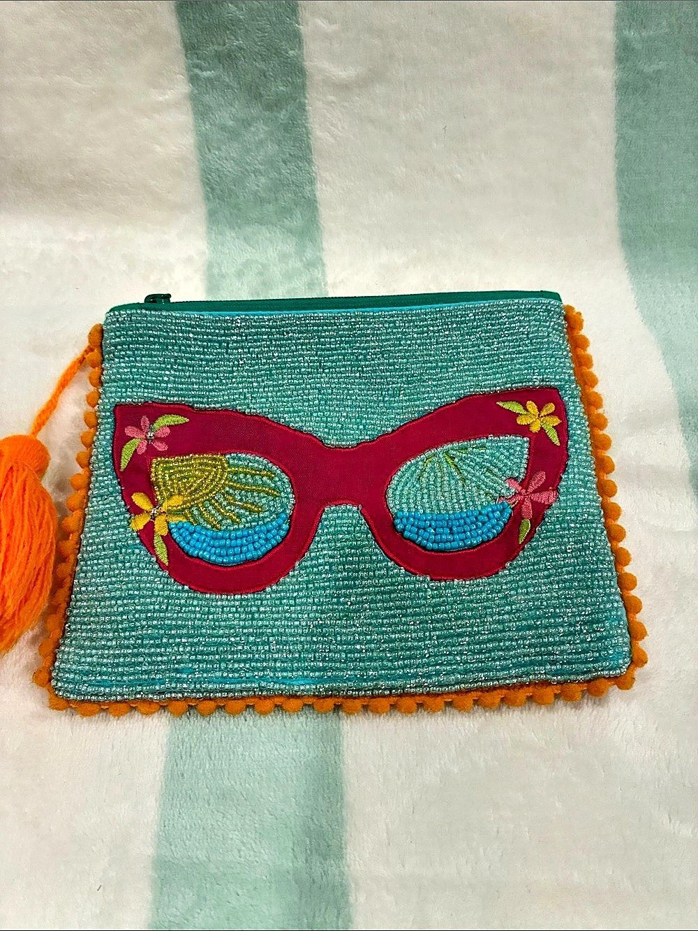Antik Kraft Beeded Embroidered Sunglasses Cosmetic Pouch in Green & Pink - Picture 2 of 8